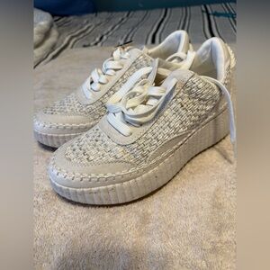 Universal Thread platform sneaker